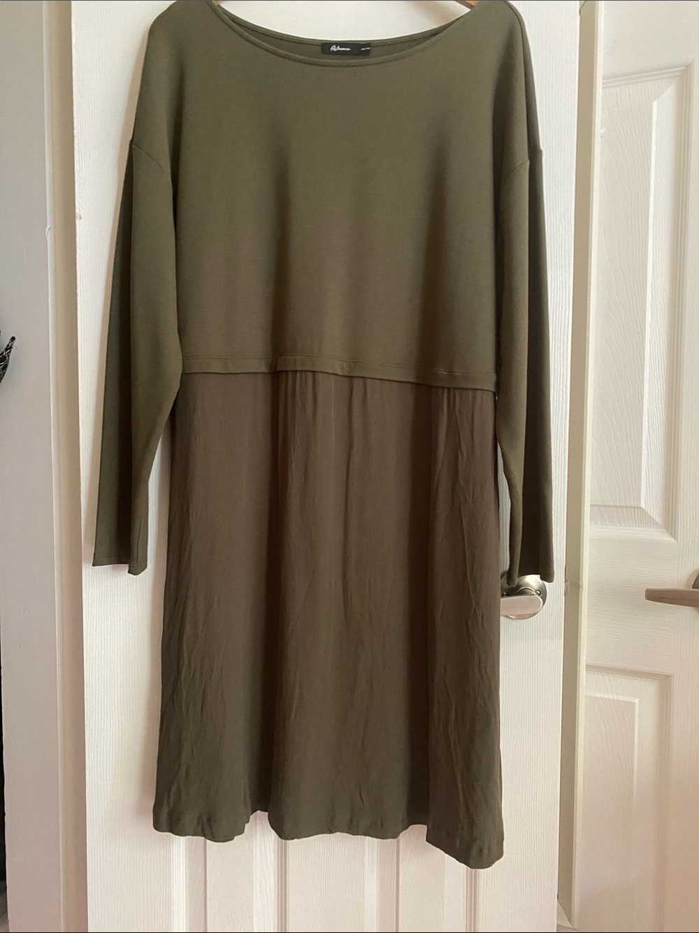 Reitmans Olive Two-Tone Long Sleeve Dress